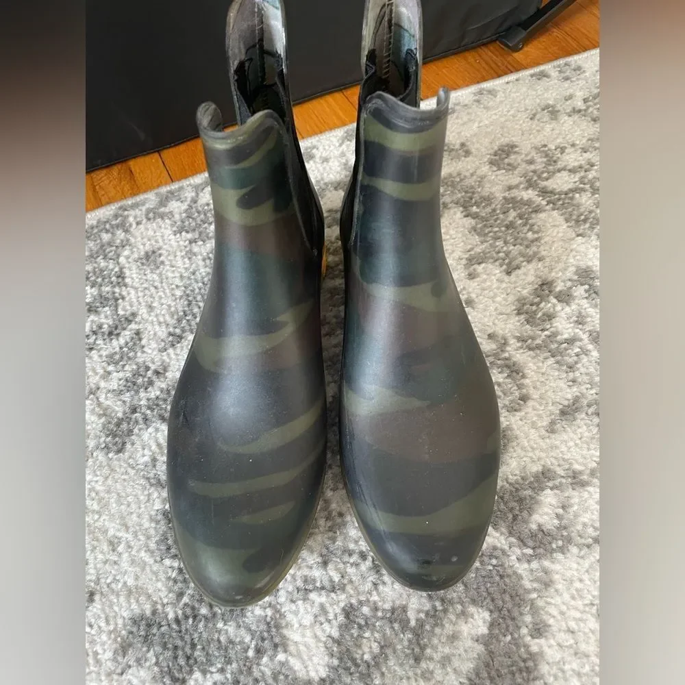 J. Crew Size 7  Chelsea Camo Rain Bootie Boot Green Army